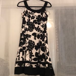 Stunning Jones New York black/white floral dress